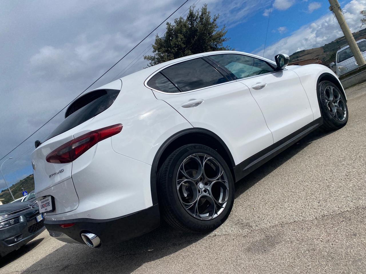 Alfa Romeo Stelvio 2.2 Turbodiesel 180 CV AT8 RWD Executive