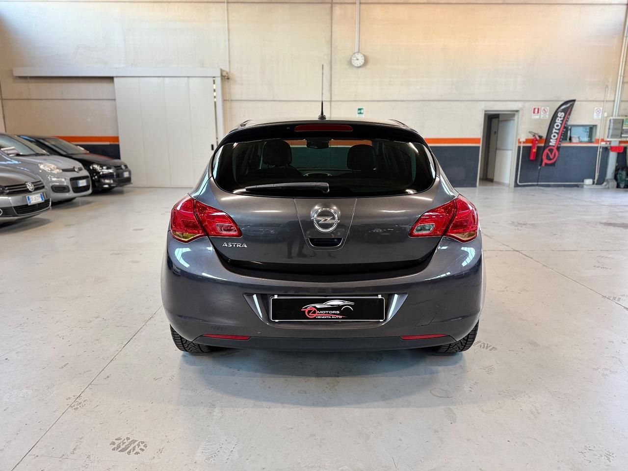 Opel Astra 1.4 100CV 5 porte Cosmo NEOPATENTATI