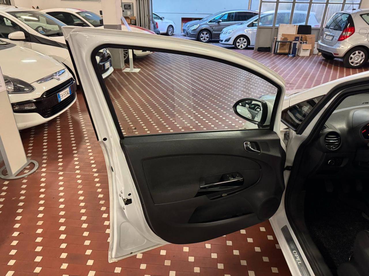 Opel Corsa 1.2 5 porte Club - IDEALE PER NEOPATENTATI