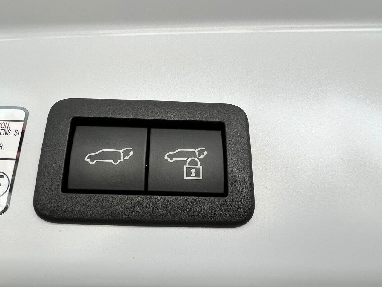 Toyota Corolla Cross MY23 LOUNGE 2.0 HYBRID AWD-i