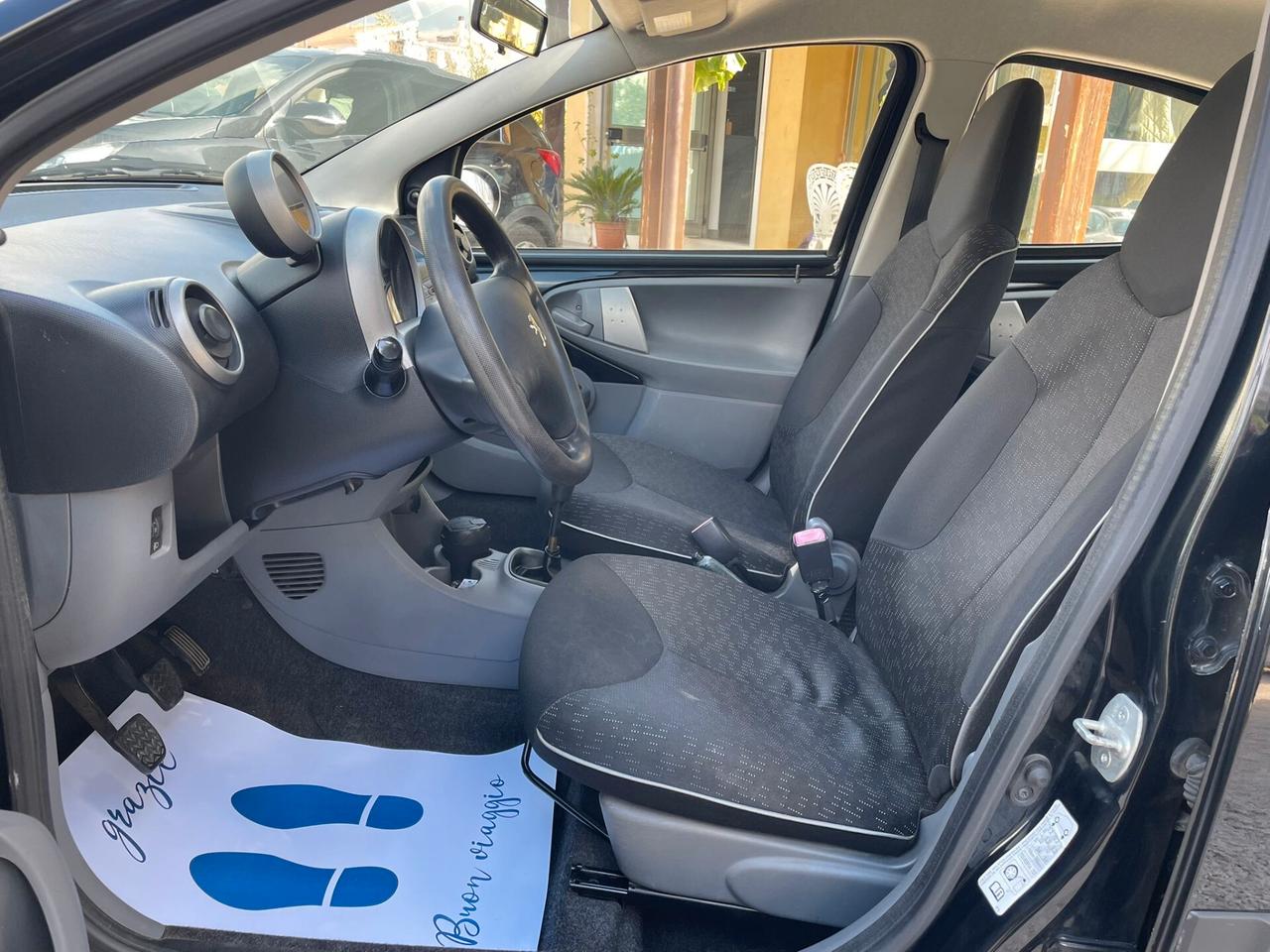 PEUGEOT 107 1.0 B - 2010