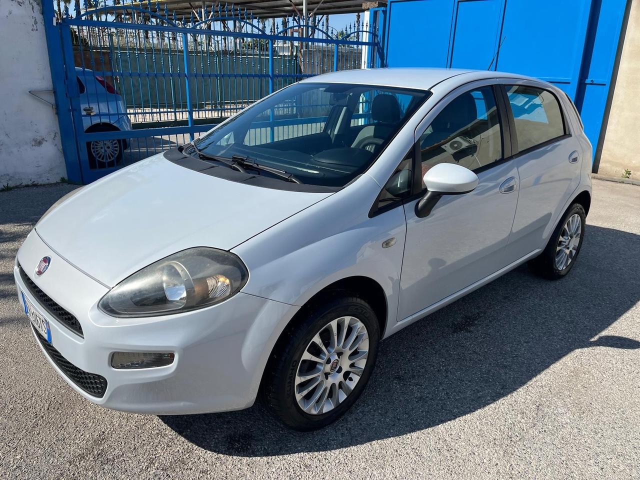 Fiat Grande Punto g.punto-5P-1.4 metano-8v-full-2013