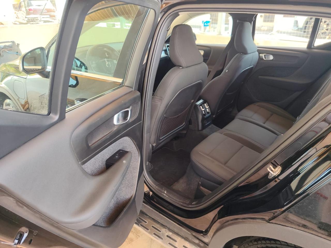 Volvo XC40 T4 Plus Dark VAN