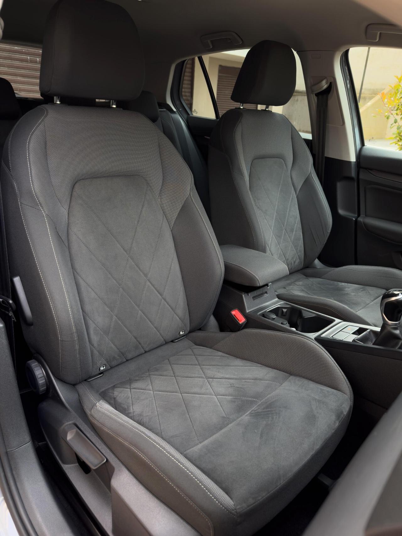 Volkswagen Golf 2.0 TDI Style 115 cv Neopatentati