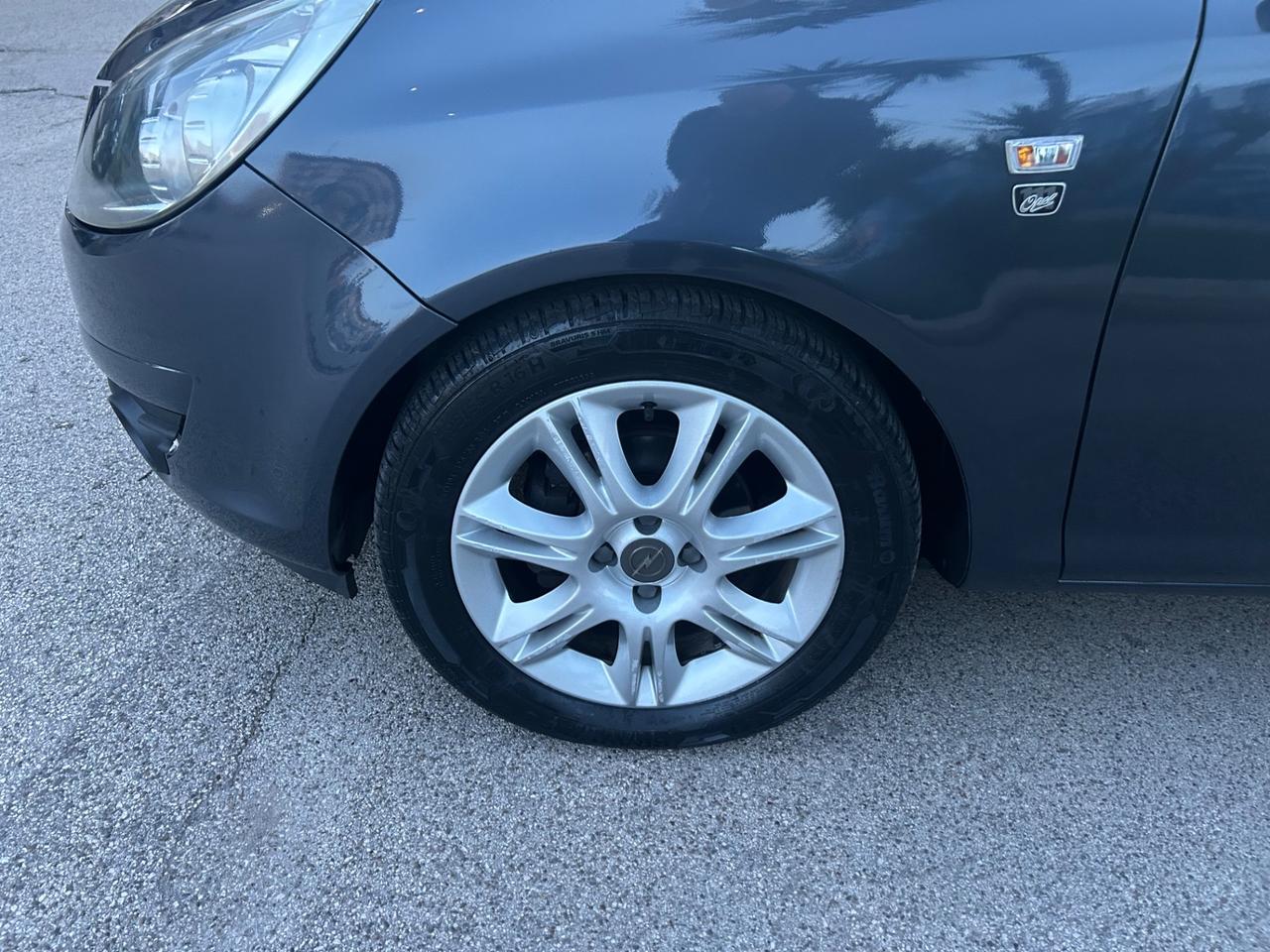 Opel Corsa 1.2 benzina 85 cavalli 2011