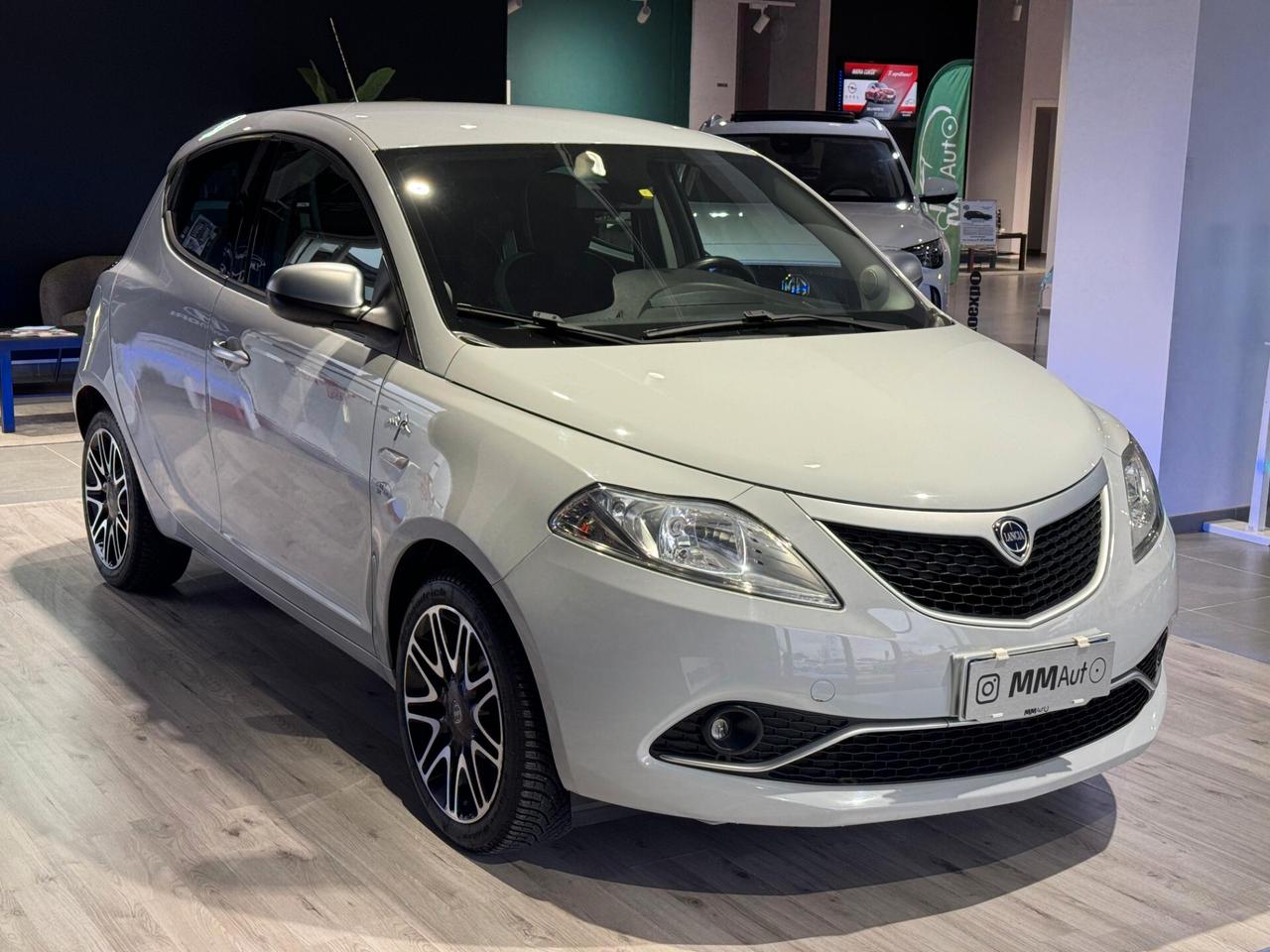 Lancia Ypsilon 1.2 69 CV 5 porte Mya