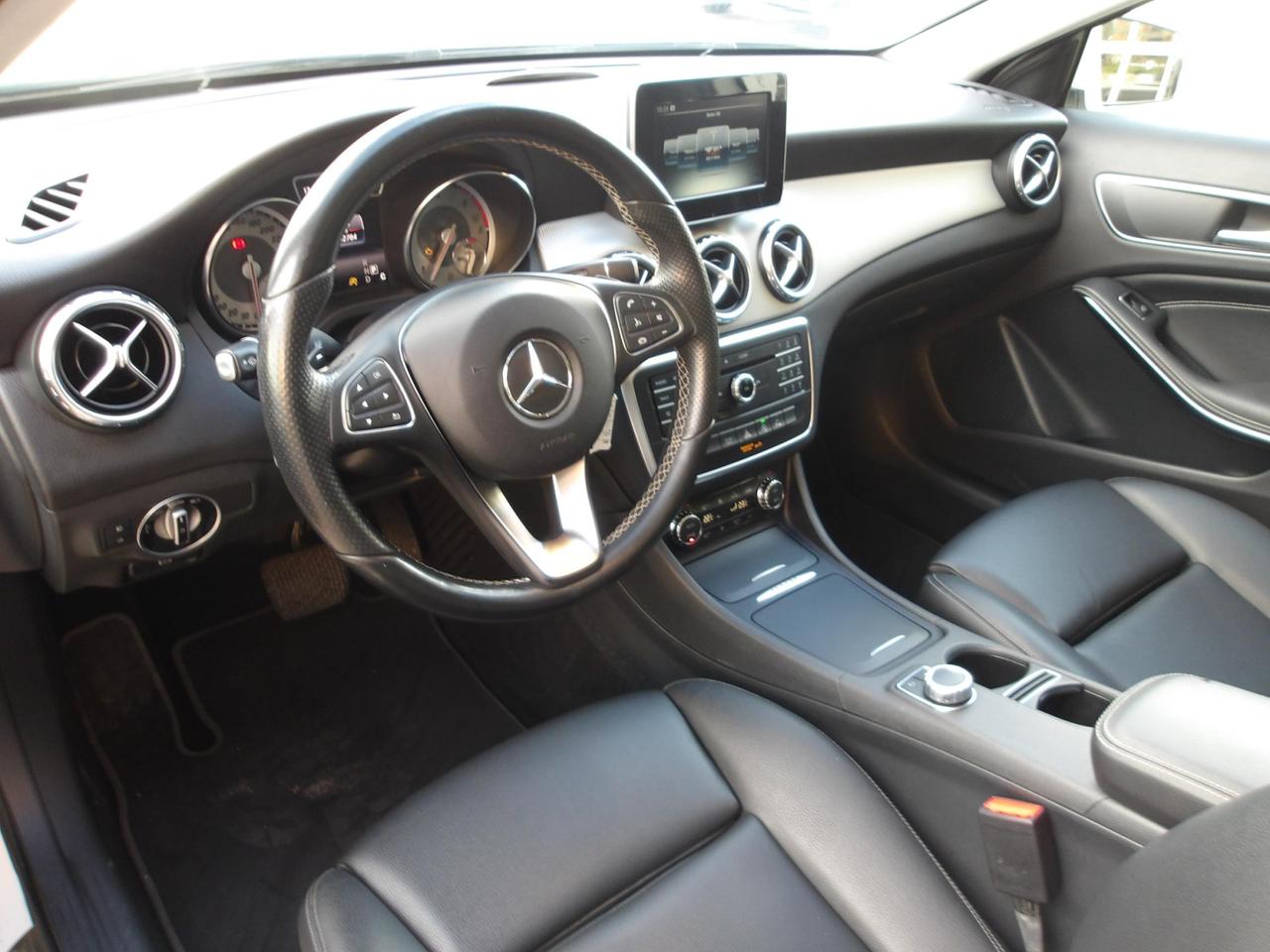 Mercedes GLA 200 d (cdi) Sport auto *TETTO APRIBILE*