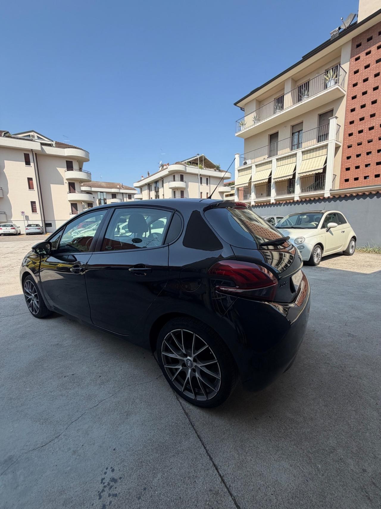 Peugeot 208 PureTech 82 5p. GPL Active