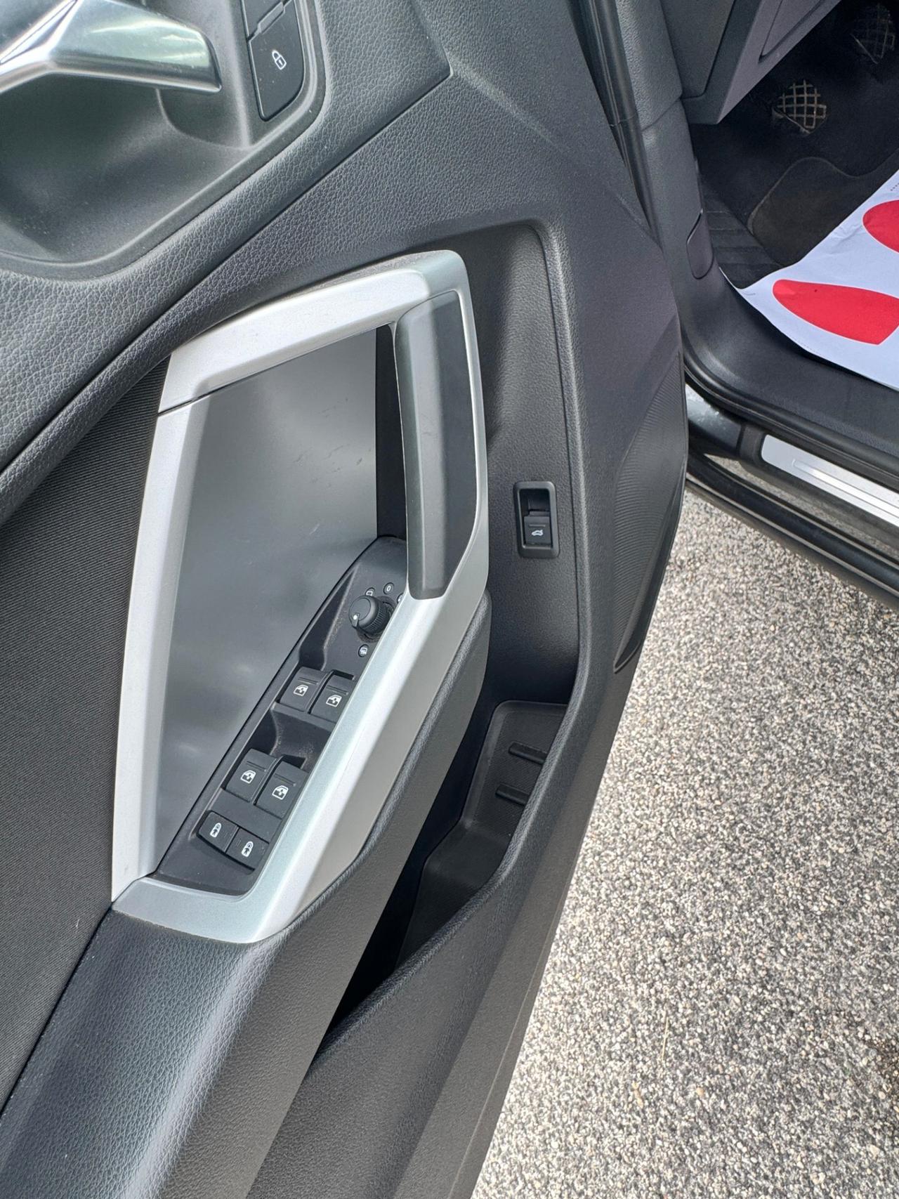 Audi Q3 35 TFSI 150cv S-line Matrix