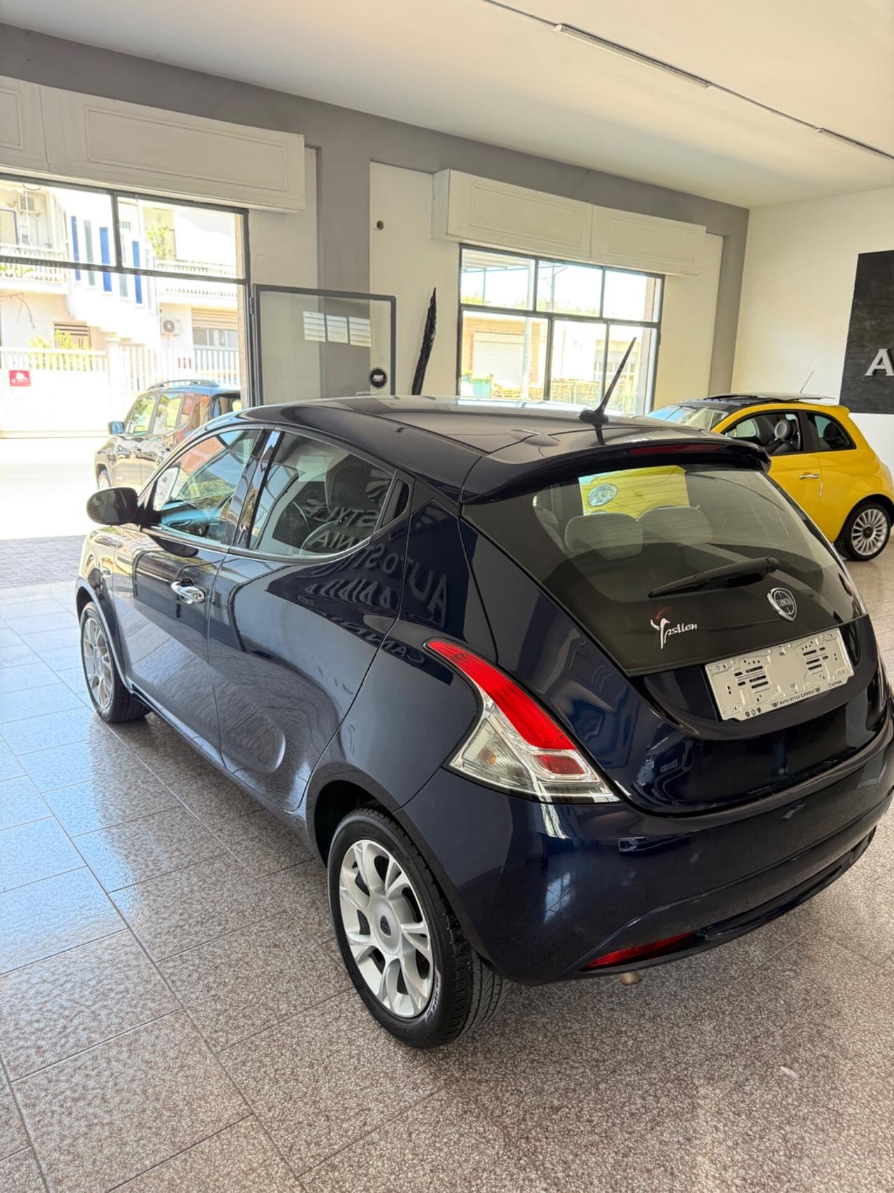 Lancia Ypsilon 1.2 69 CV 5 porte Silver