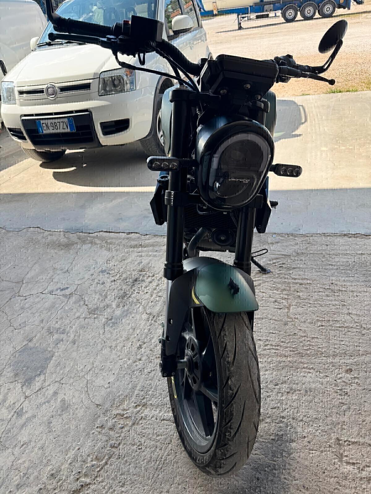 Benelli Leoncino 125