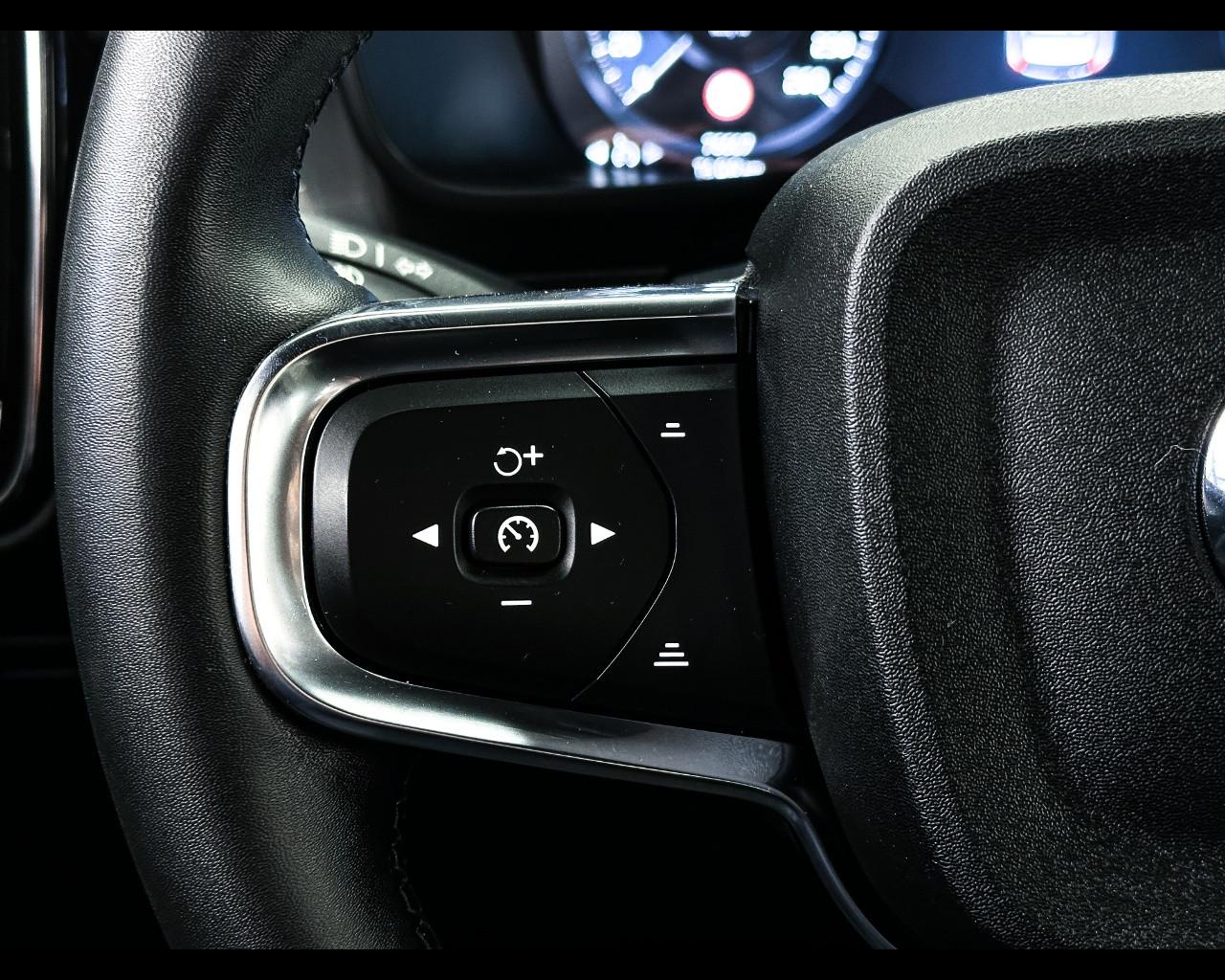 VOLVO XC40 (2017-->) - XC40 T5 Recharge Plug-in Hybrid automatico Plus Dark