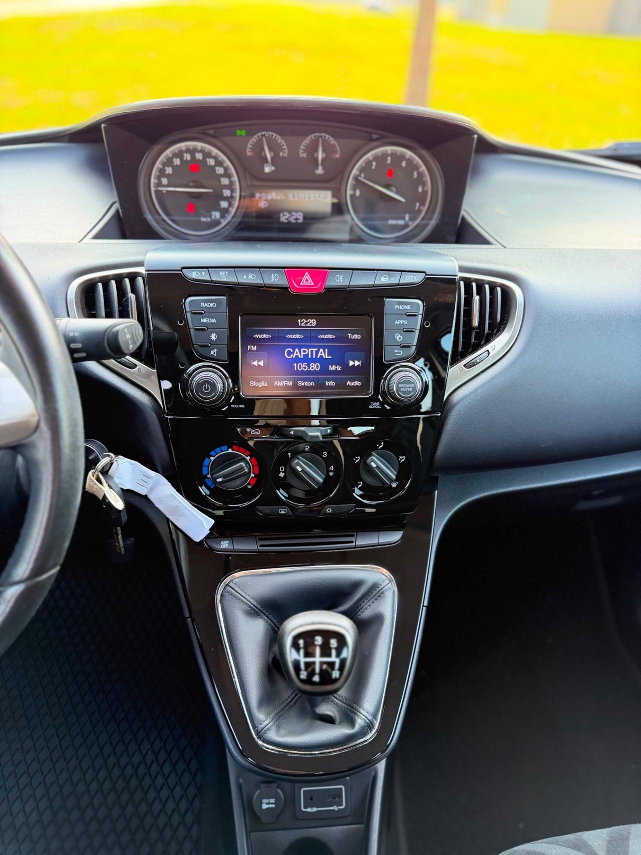 Lancia Ypsilon 1.2 69 CV 5 porte Platinum