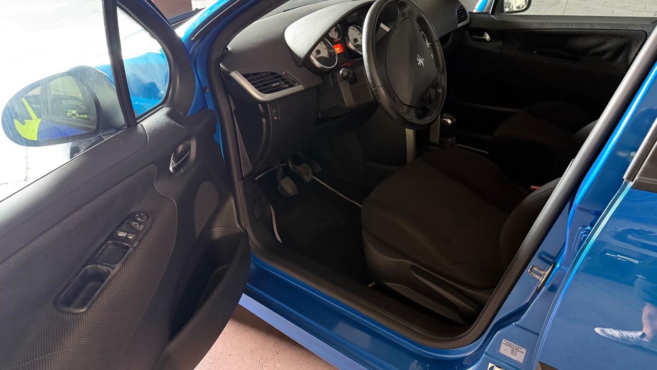 Peugeot 207 1.4 8V 75CV 5p. X Line