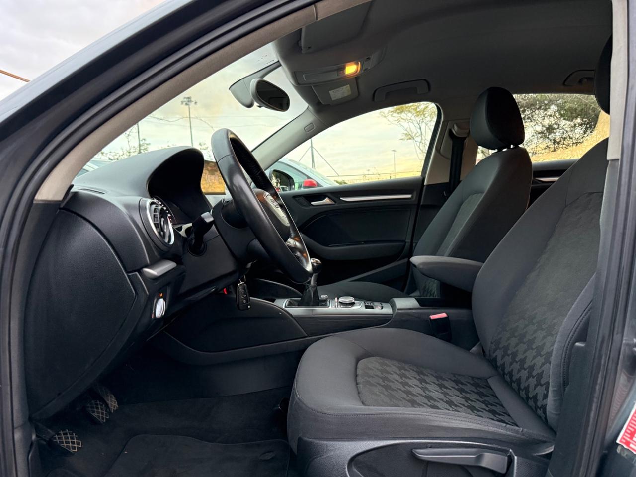 Audi A3 Sedan 1.6 TDI clean diesel Ambition