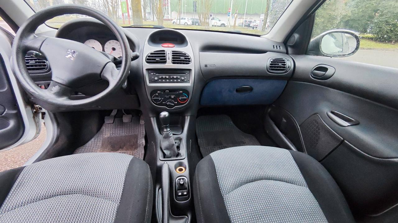 Peugeot 206 1.1 5p. XT