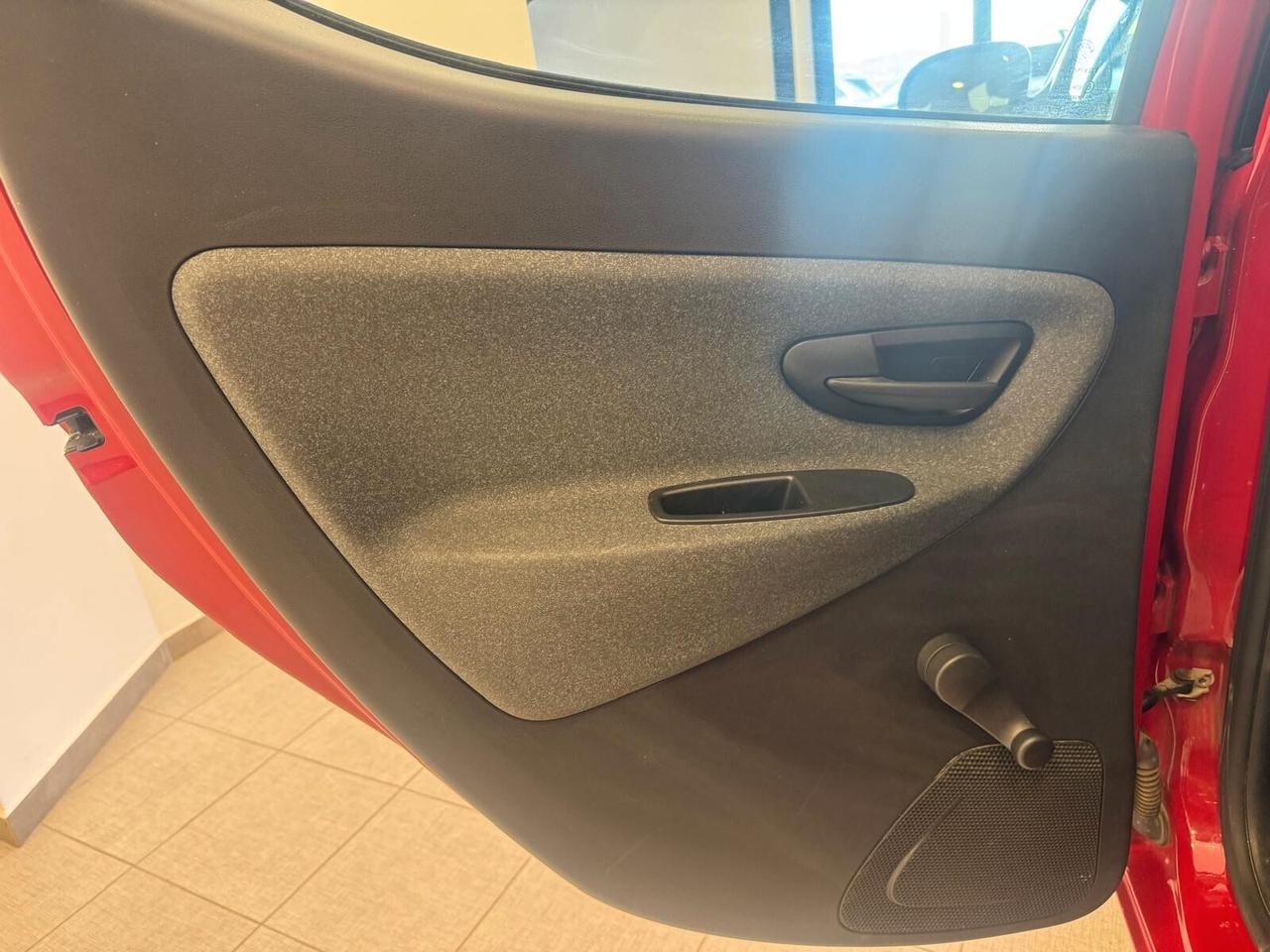 Lancia Ypsilon 1.0 Hybrid Silver 75000km