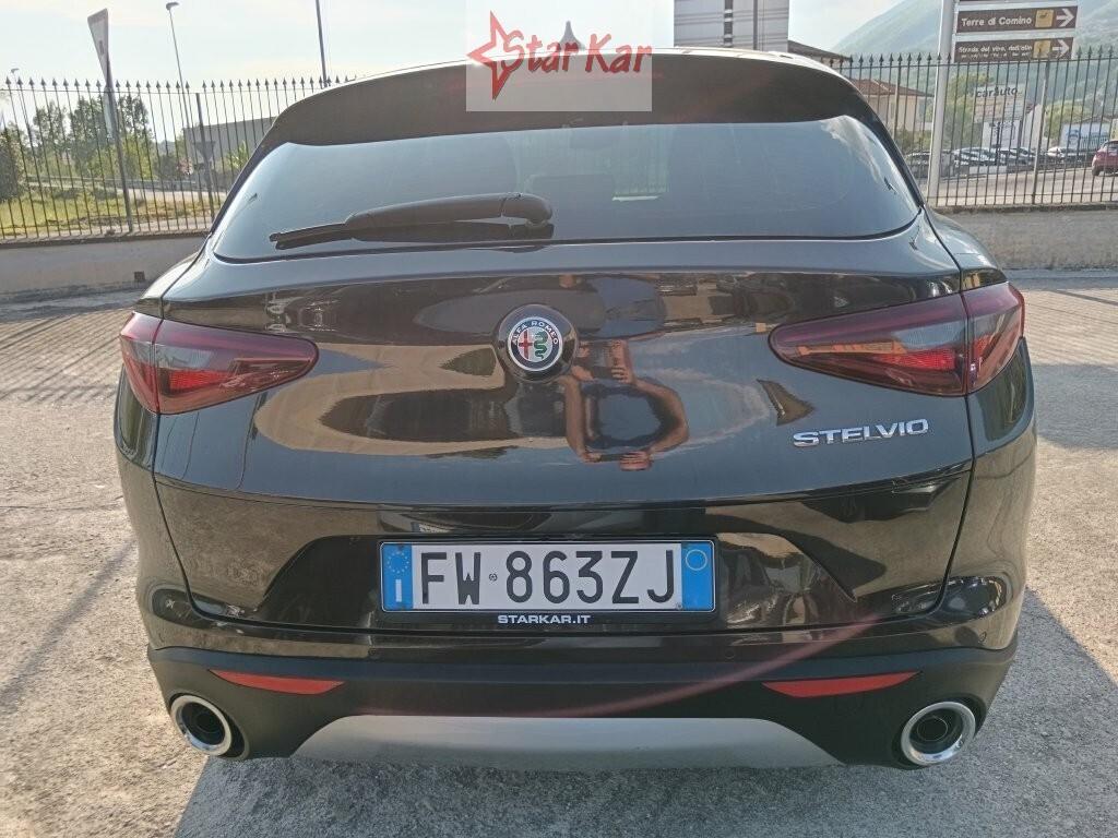 Alfa Romeo Stelvio 2.2 Turbodiesel 160 CV AT8 RWD