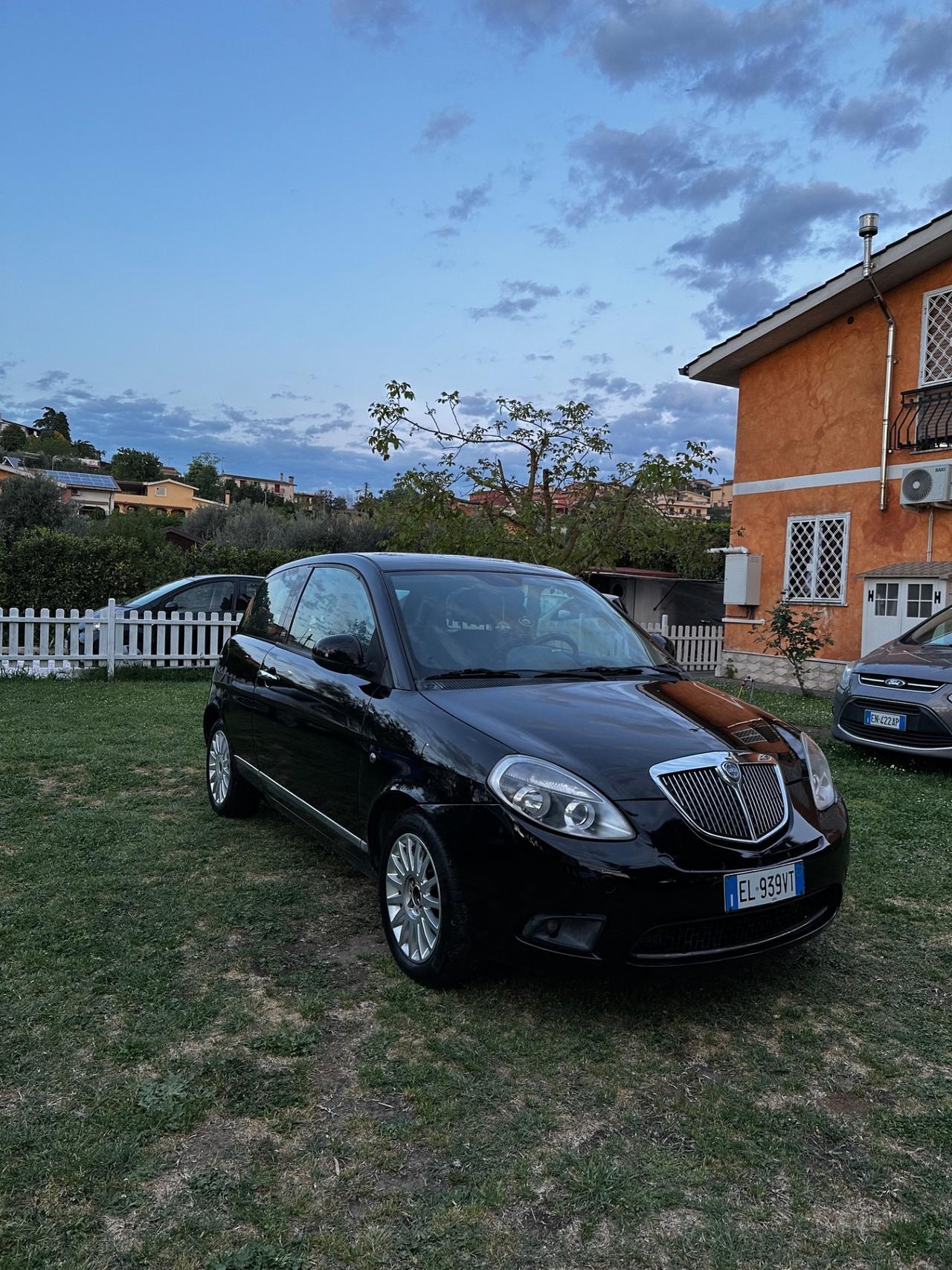 Lancia Ypsilon 1.2 69 CV Platinum 80.000km !