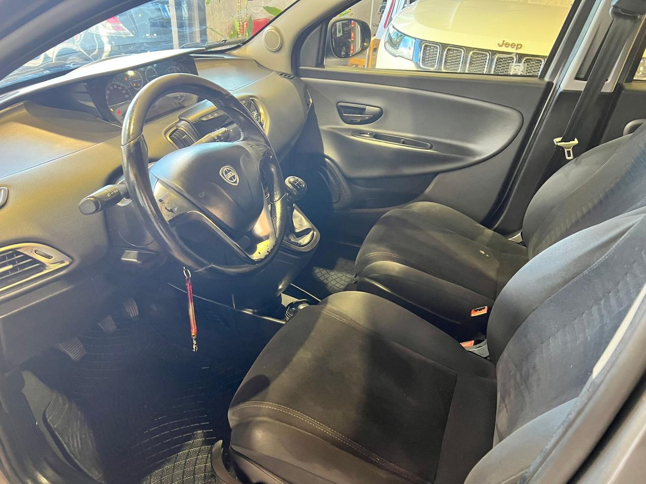 Lancia Ypsilon 1.2 69 CV 5 porte NEOPATENTATO