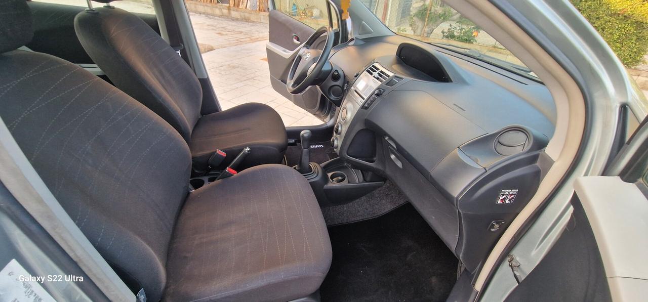 Toyota Yaris 1.0 5 porte Sol PARI AL NUOVO