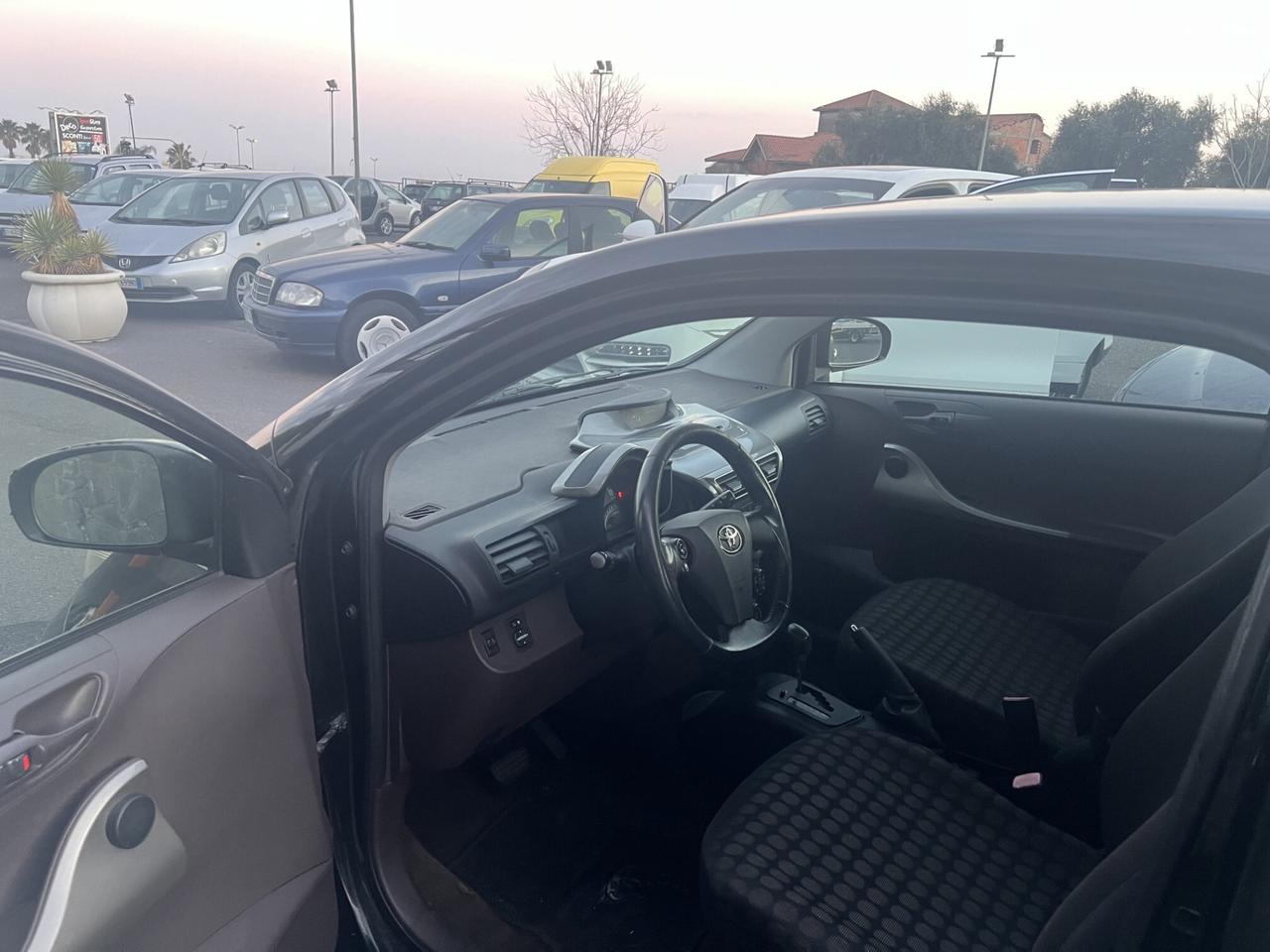 toyota iq automatica colore nera benzina come nuov