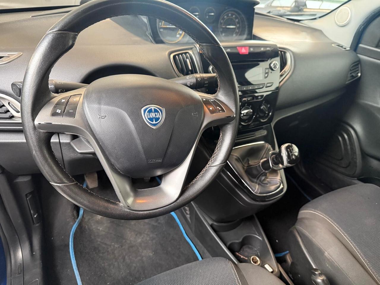 Lancia Ypsilon 1.2 69 CV 5 porte S Momodesign