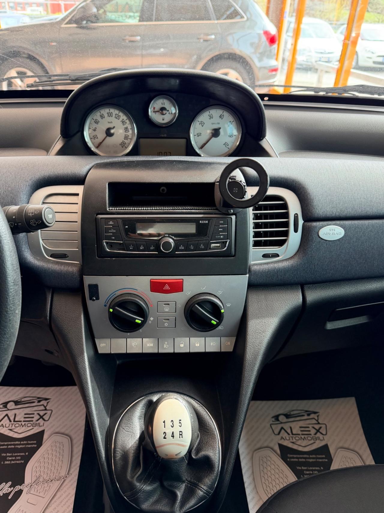 Lancia Ypsilon 1.3Mjt 75cv Neopatentati