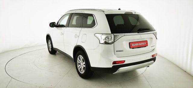 MITSUBISHI Outlander 2.2 DI-D 4WD Instyle 5p.