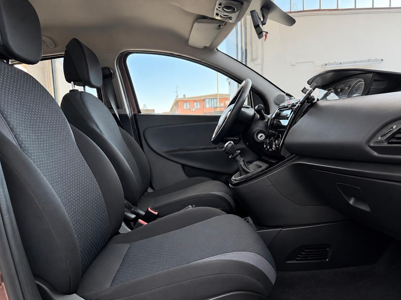 Lancia Ypsilon 1.2 69 CV 5 porte Silver