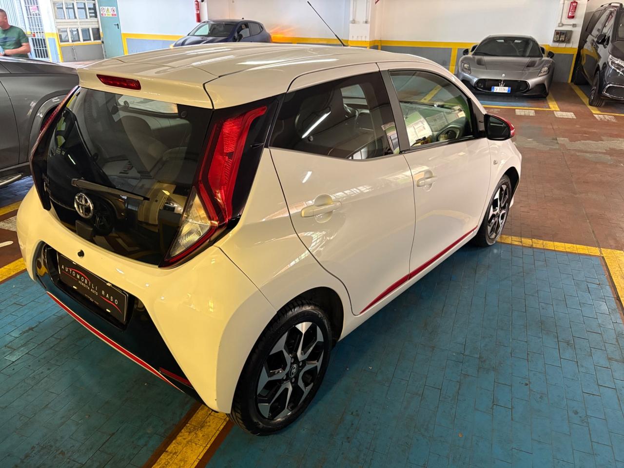 Toyota Aygo Connect 1.0 VVT-i 72 CV 5 porte x-clusiv MMT