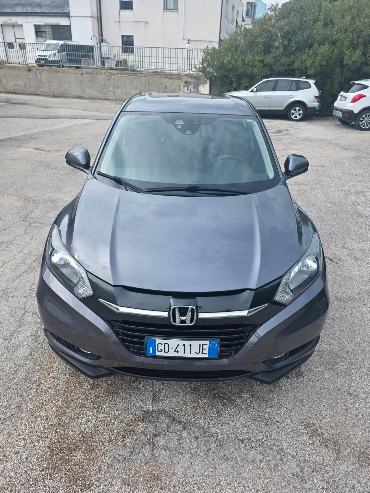 Honda HR-V Neo patentati 105000 kmHonda H-RV 1.6 disel 120 cavalli 88kw anno 2016 cambio manuale a 6 marce tagliando eseguito gomme al 85% interni perfetti esterni ottimi con un litro di gasolio si percore circa 20- 22 km lauto dispone di : Cerchi in lega