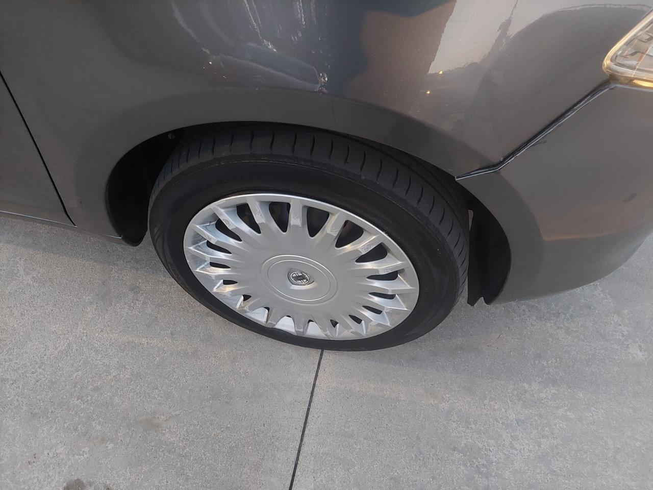 Lancia Ypsilon 1.2 69 CV 5 porte GPL