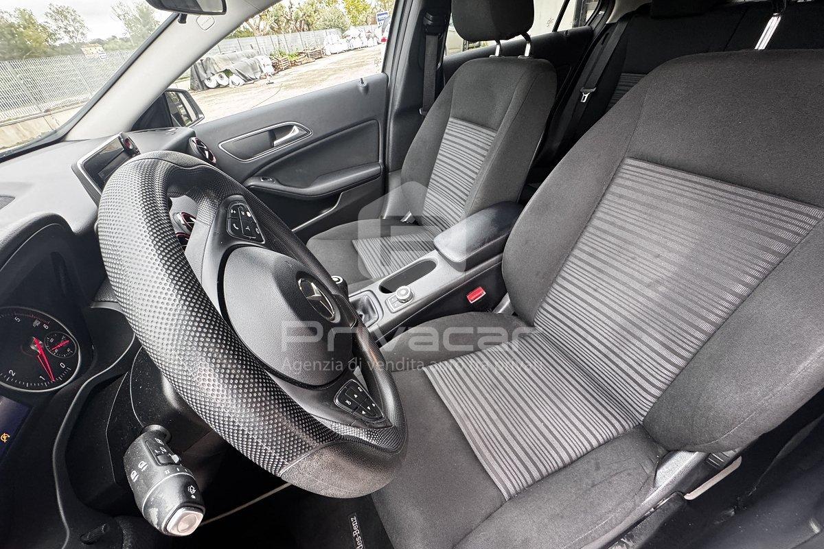 MERCEDES A 180 d Business