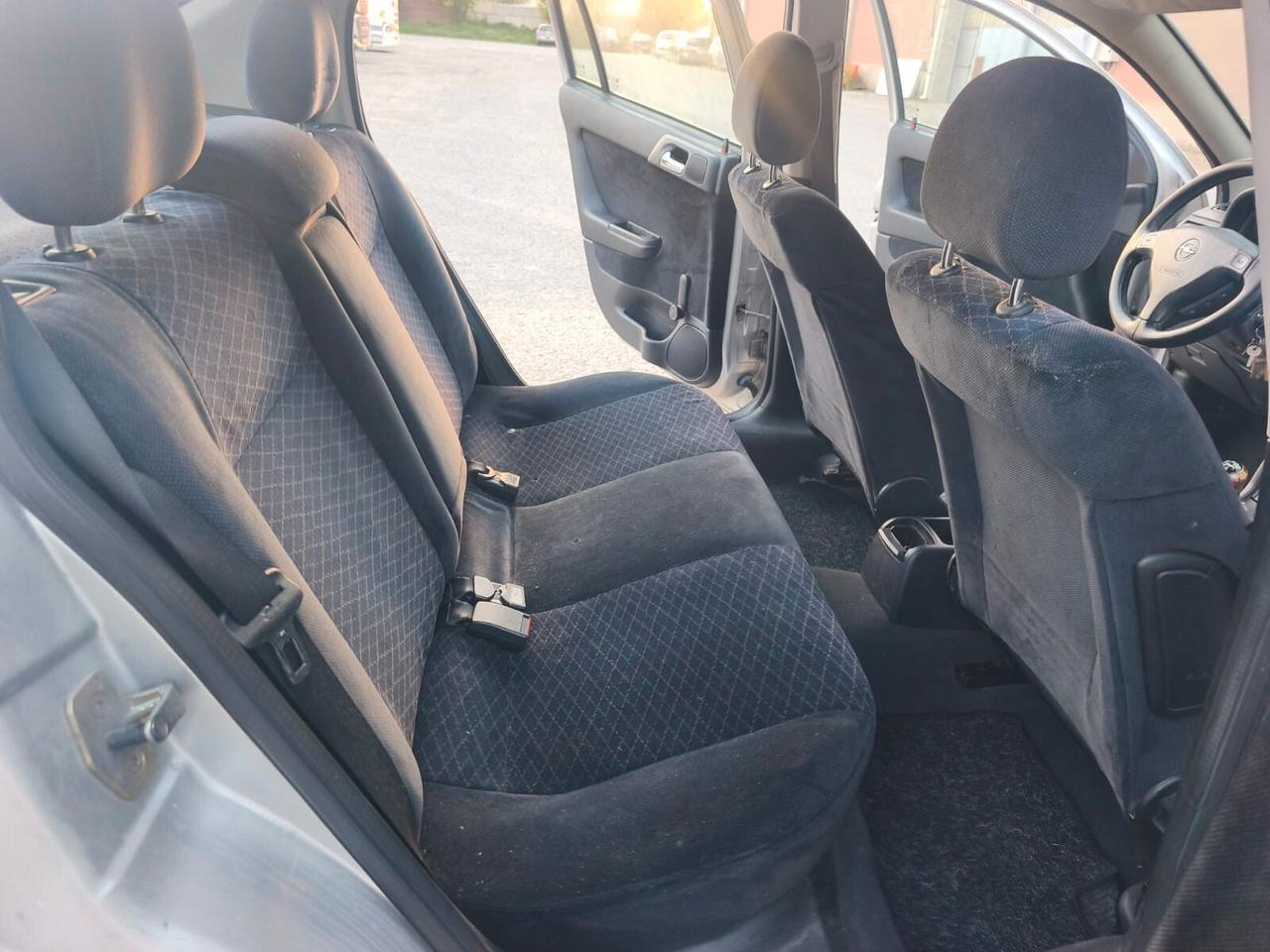 Opel Astra 2002----1.2 Benzina