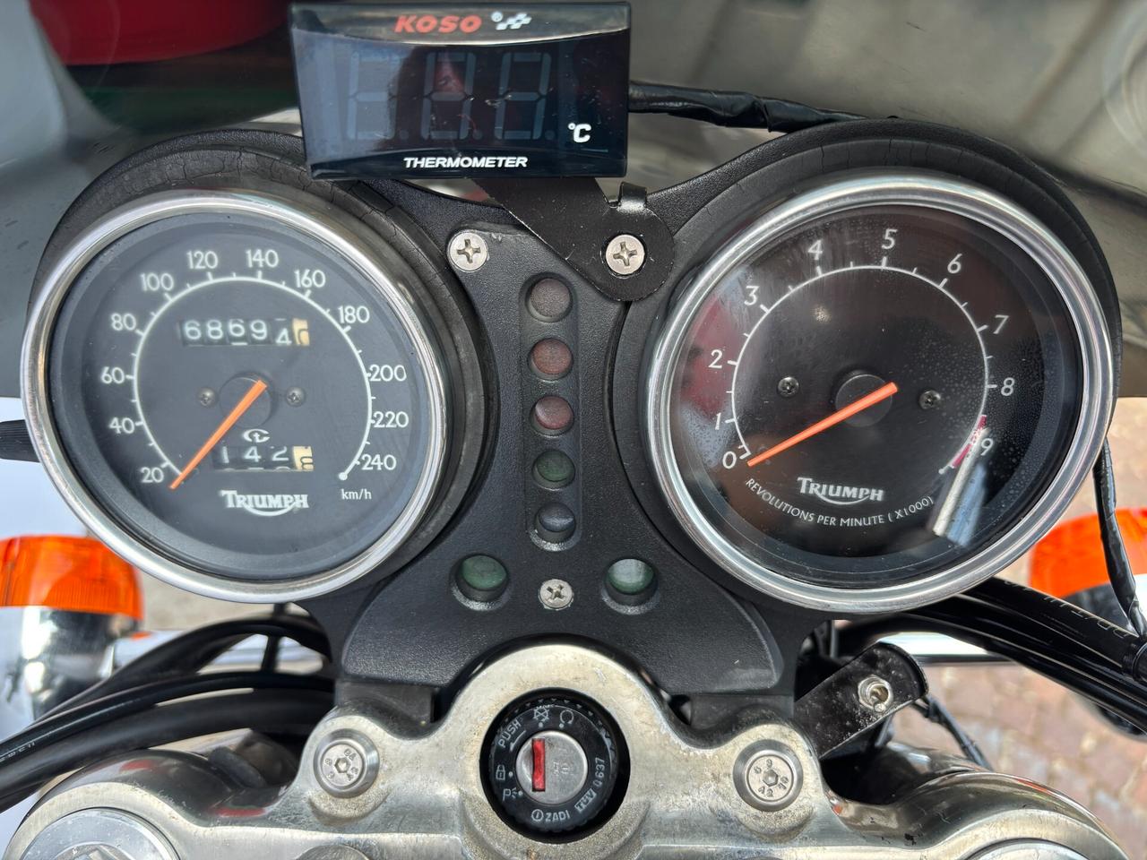 Triumph Legend TT 900