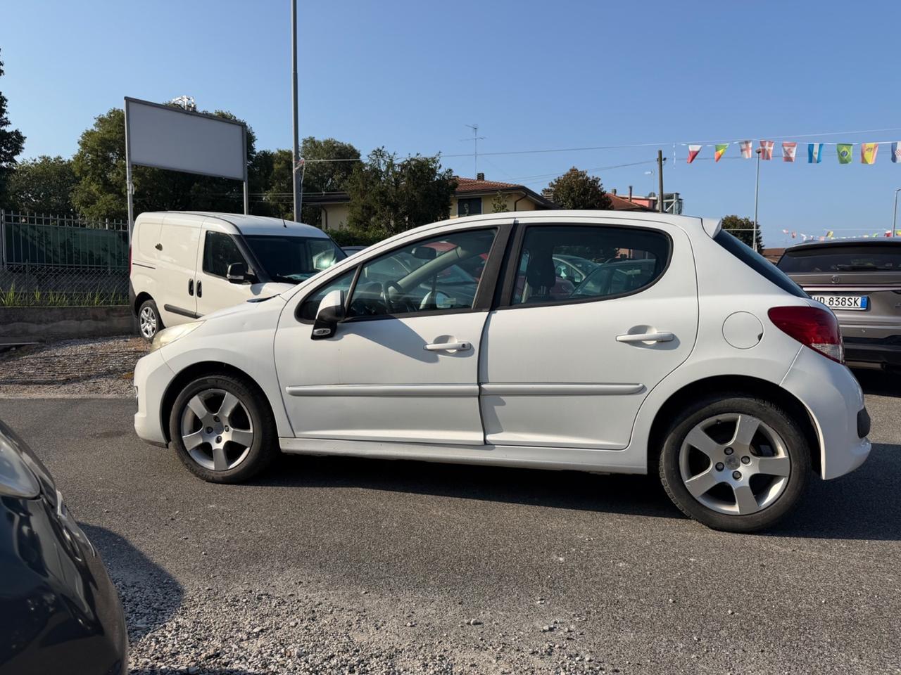 Peugeot 207 1.6 8V HDi 93CV 5p. XS