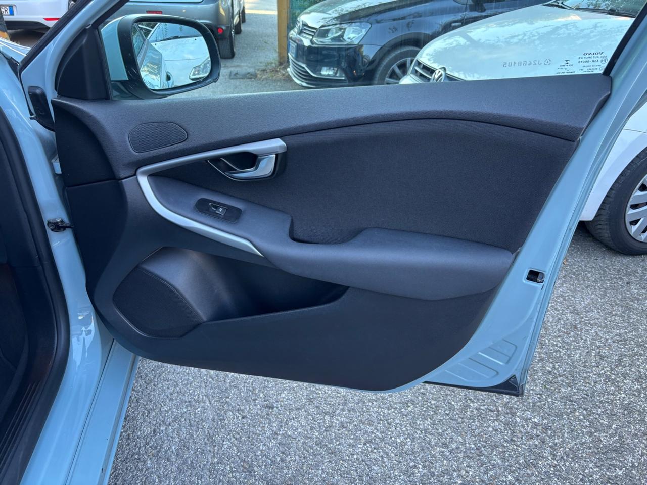 Volvo V40 T2 Kinetic BENZINA OK neopatentati