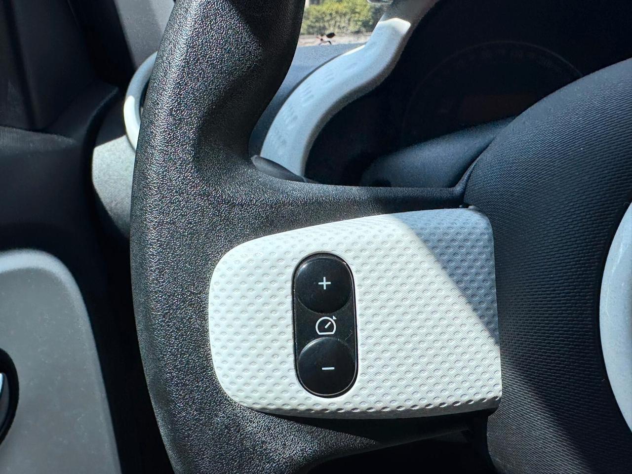 Renault Twingo 1.0 69cv INTENS, FALTDACH, SENSORI,LED,GARANZIA,UNIPRO