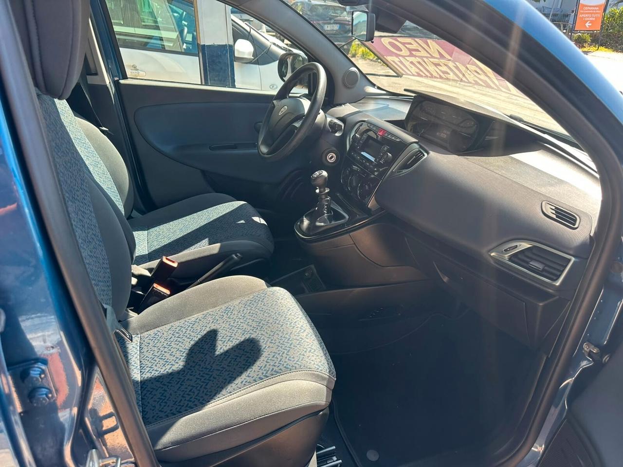 Lancia Ypsilon 1.0 FireFly 5 porte S&S Hybrid Alberta Ferretti
