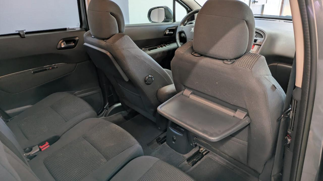 Peugeot 5008 1.6 HDi 115CV Business