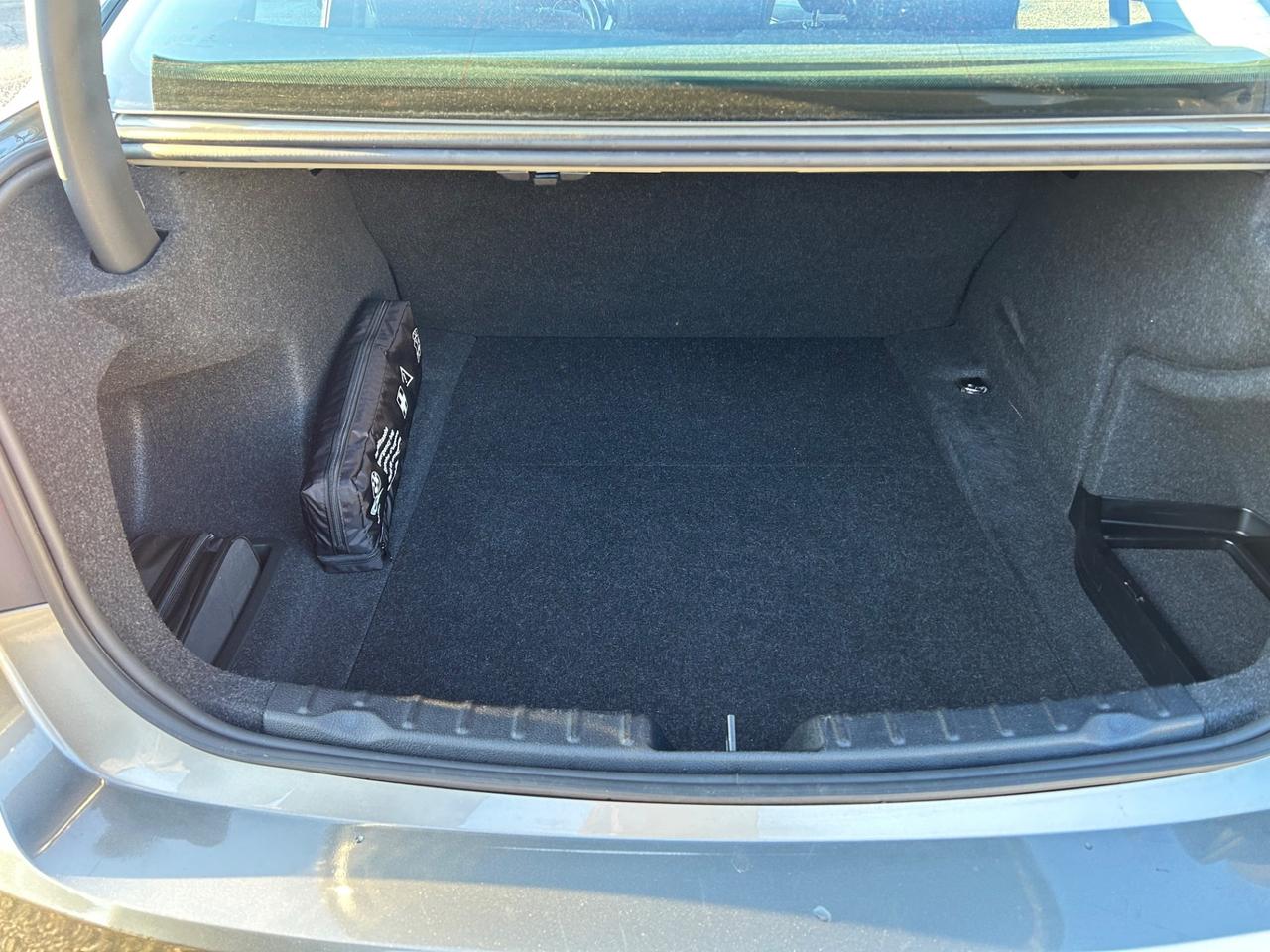 Bmw 318i LCI UNIPRO LED MANUALE