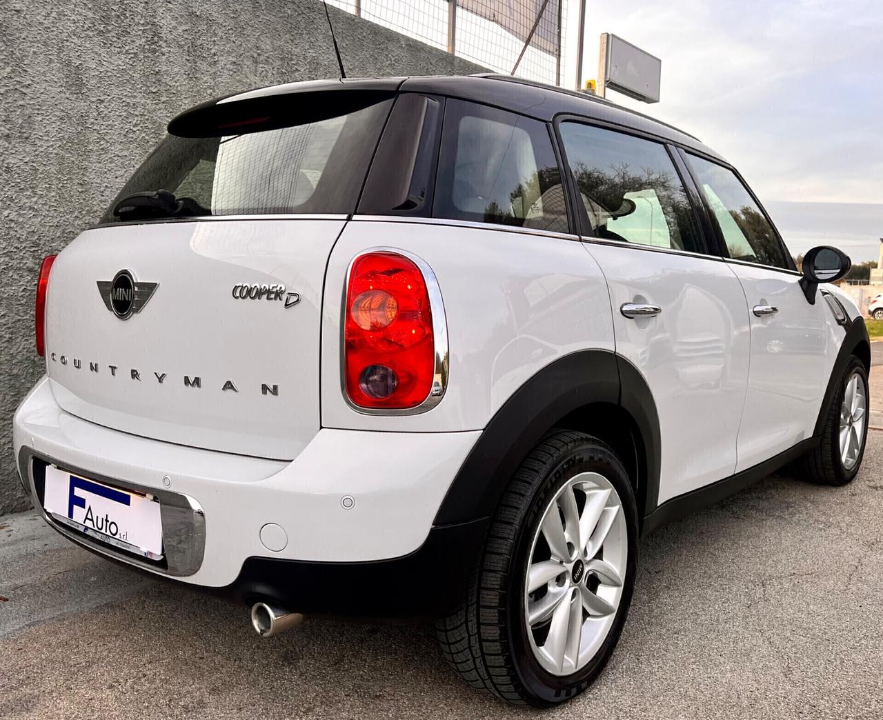 Mini Cooper D Countryman 1.6,Climatronic,LED colorati interni,Cruise Control,ecc.