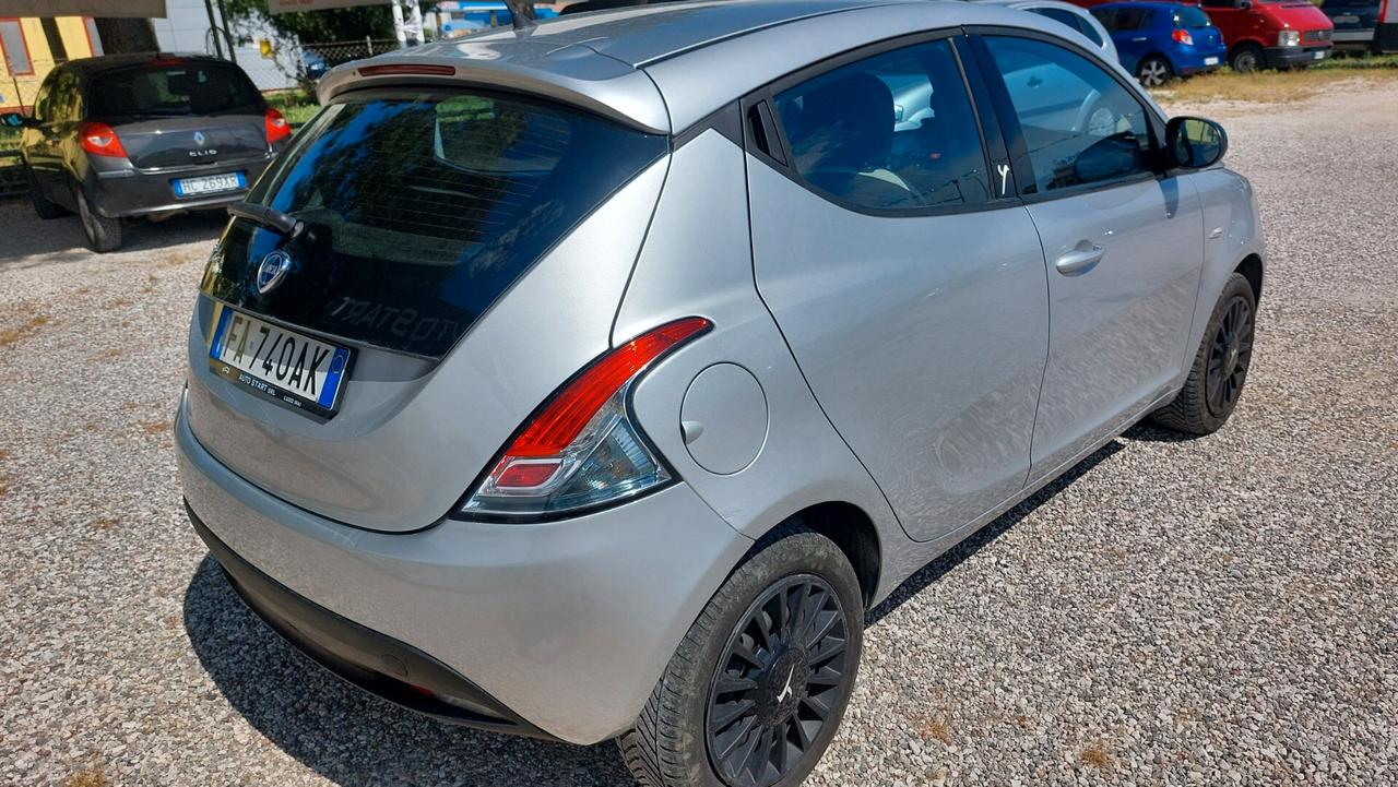 Lancia Ypsilon 1.2 69 CV 5 porte Gold