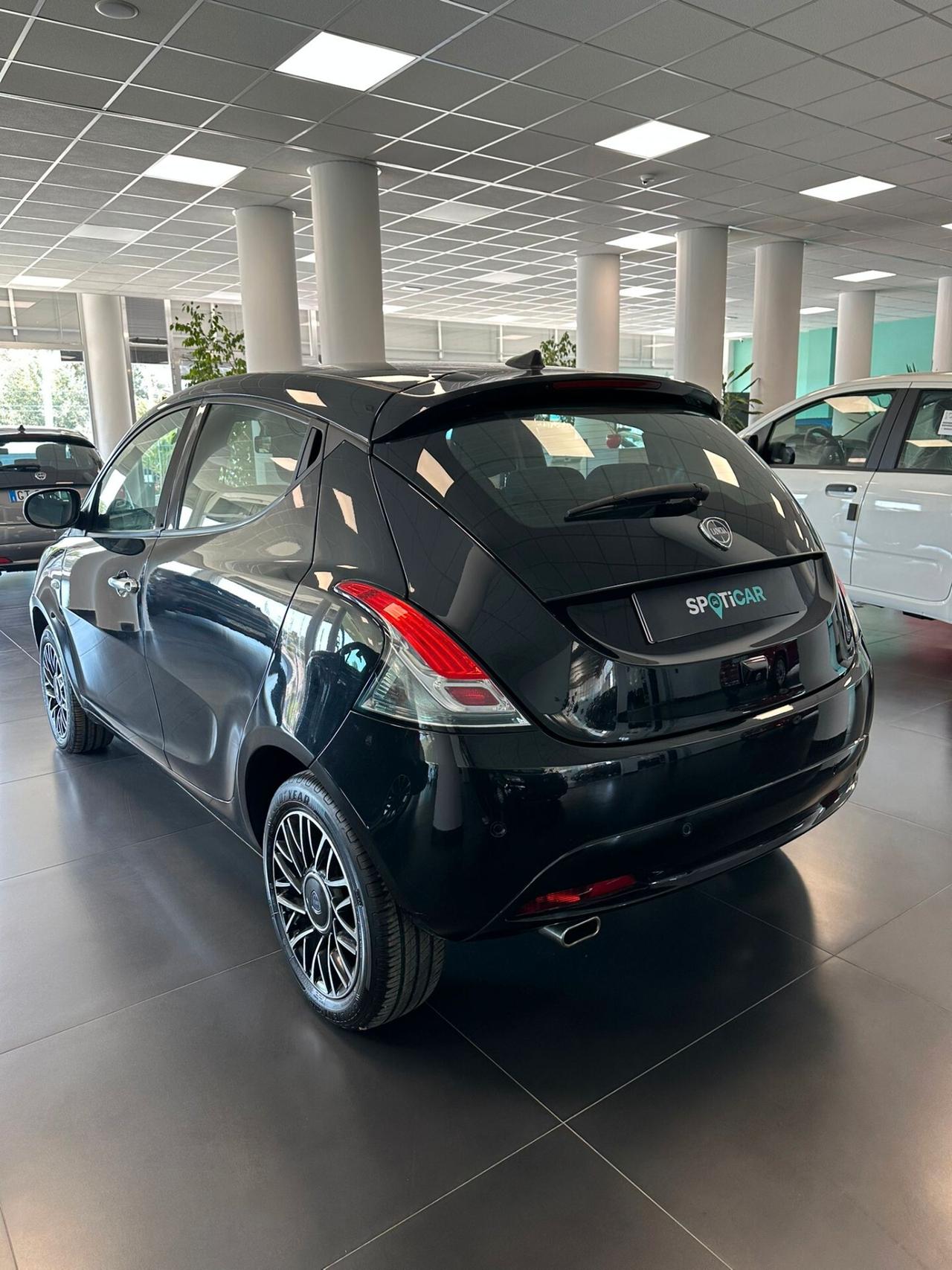 Lancia Ypsilon 1.0 FireFly 5 porte S&S Hybrid Platino
