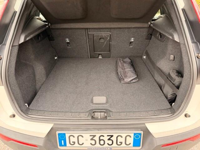 Volvo XC40 1.5 t3 163 cv Momentum Pro Automatica