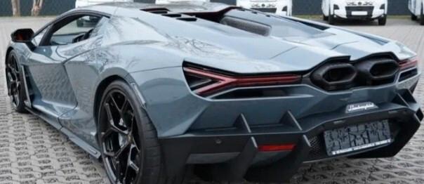 Lamborghini Revuelto con propulsore ibrido V12 da 6.498 cc (ibrido plug-in, HPEV)