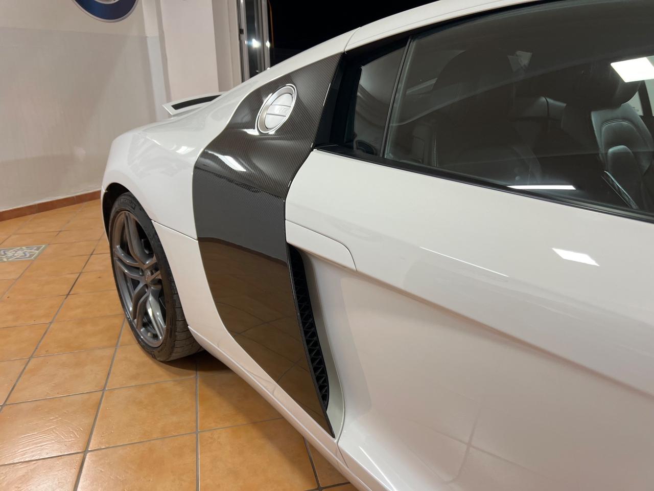 Audi R8 4.2 V8 FSI quattro R tronic Carbon