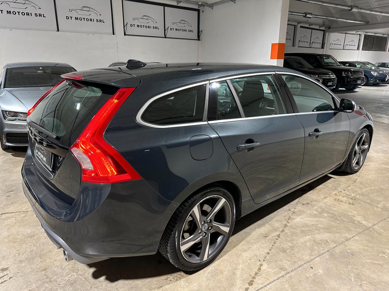 Volvo V60 2.0 d4 R-design - UNICOPROP. - SERVICE VOLVO