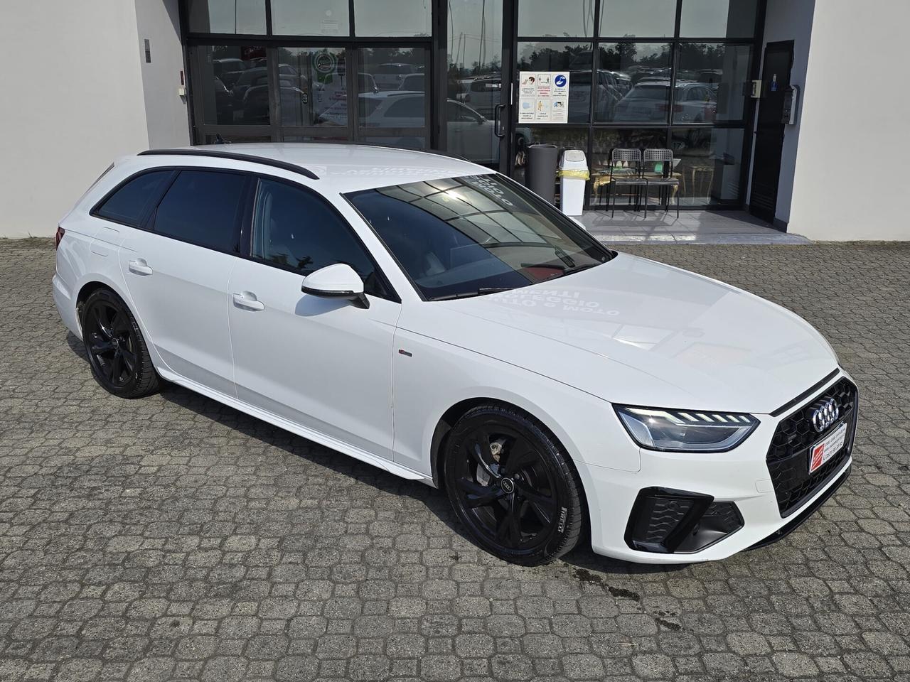 Audi A4 Avant 40 TDI quattro S tronic S line|BLACK LINE
